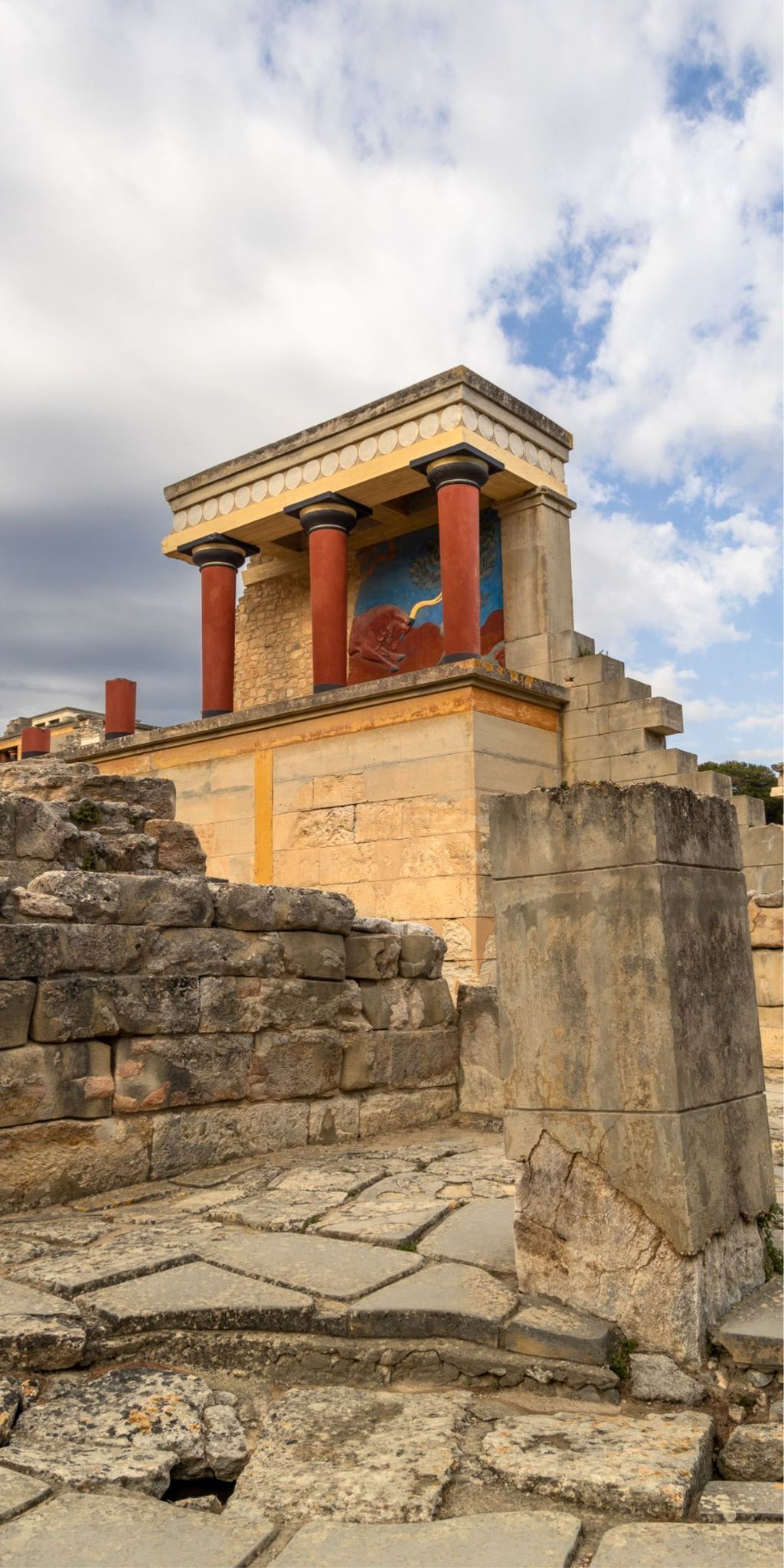 Organizamos eventos corporativos en Creta: palacio de Knossos, Museo de Heraclión, mitología de Zeus y el Minotauro, hoteles 5, retiros, gastronomía y producción premium.*